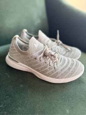 APL Athletic Propulsion Labs TechLoom Wave Sneaker Grey Silver Women’s 7